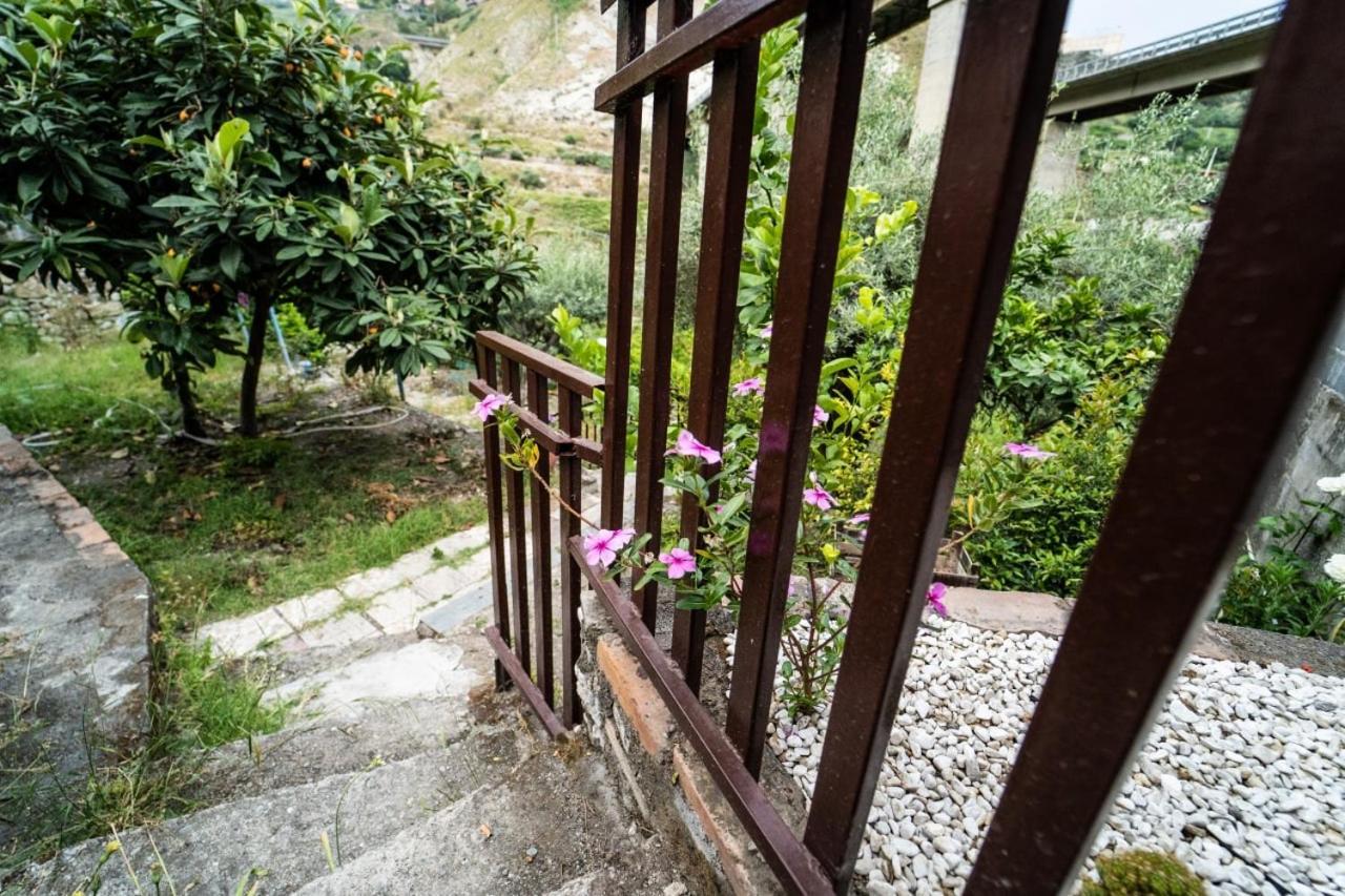 Villetta La Pietra Taormina Exteriör bild